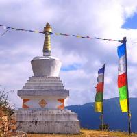 chorten-and-prayer-flags 