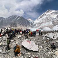 everest-base-camp-trekkers 