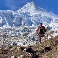 trekker-in-manaslu 