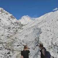 everest-hikers 